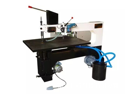 Machine à scier en bois