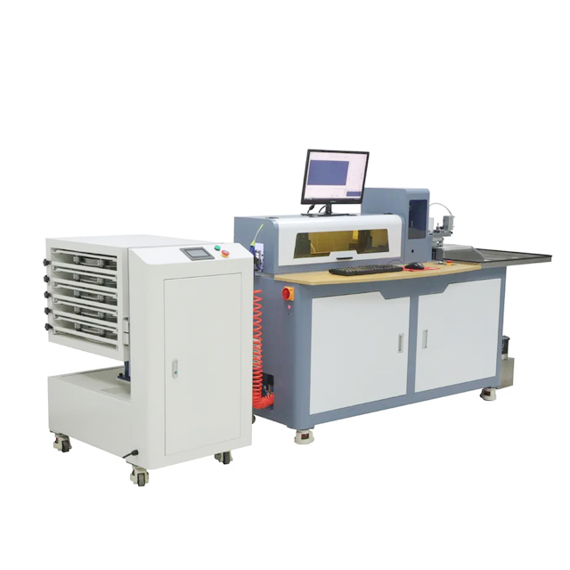 Machine de flexion à lame automatique pour la fabrication de matrices au laser